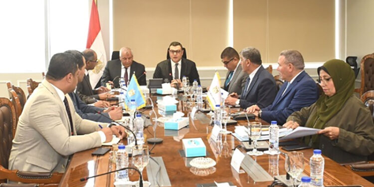 وزير الإسكان ومحافظ الوادي الجديد يبحثان عددًا من ملفات التعاون المشترك المتعلقة بمياه الشرب والصرف الصحي