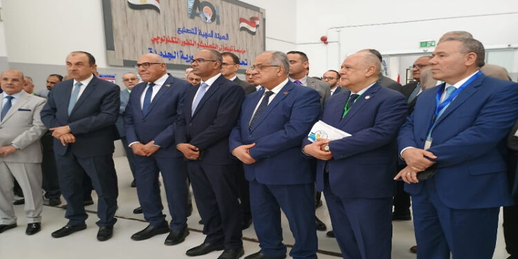 نائب وزير الإسكان يُشارك بورشة عمل بمصنع المحركات بعنوان”رقمنة وتصنيع قطع الغيار بأحدث تقنيات الطباعة”