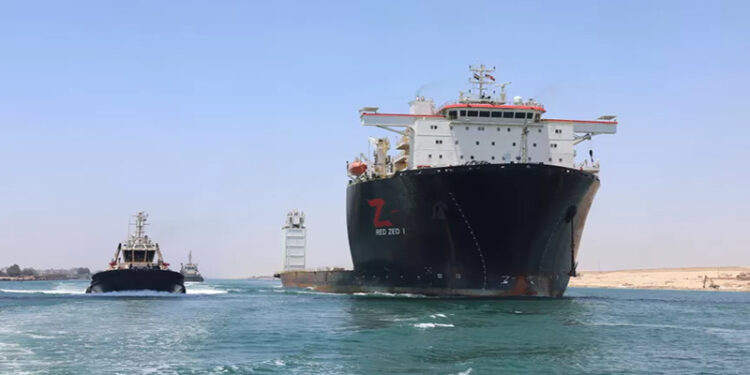 الفريق أسامة ربيع: تعاملنا بشكل فوري واحترافي مع حادث جنوح سفينة الغطس RED ZED1