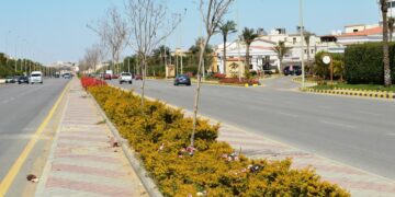 رئيس جهاز القاهرة الجديدة: الانتهاء من تنفيذ وتطوير حزمة متكاملة من المحاور والطرق بأطوال تجاوزت 110.5 كم