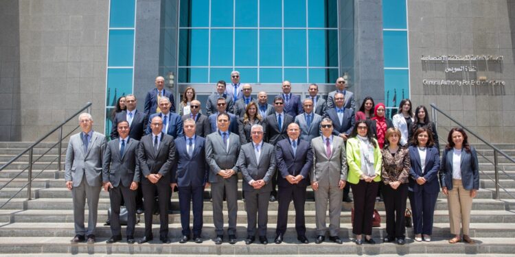 رئيس اقتصادية قناة السويس يلتقي 30 سفيرًا من رؤساء البعثات الدبلوماسية والقنصلية المصرية بالخارج