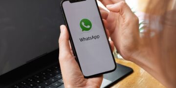 واتساب يكشف عن ميزات جديدة منها الكتابة بالذكاء الاصطناعي