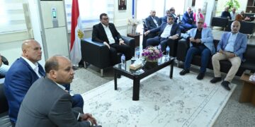 وزير الإسكان يتفقد المركز التكنولوجي لخدمة المواطنين بجهاز مدينة بدر ويتابع موقف المشروعات بالمدينة