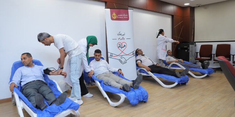 بنك مصر يطلق من جديد حملة للعاملين به للتبرع بالدم