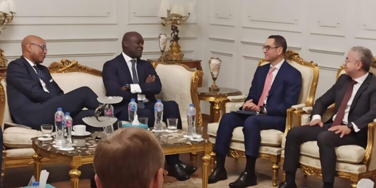 وزير الاستثمار يلتقي وفد مؤسسة التمويل الدولية (IFC) لبحث سبل تعزيز التعاون ودعم أولويات الحكومة المصرية