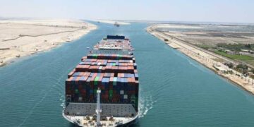 الفريق أسامة ربيع: عودة تدريجية لسفن الحاويات العملاقة إلى قناة السويس
