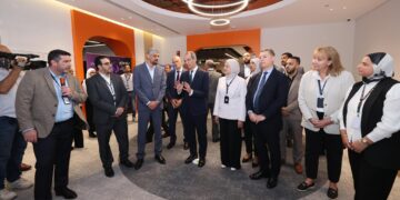وزير الاتصالات يتفقد مقر شركة VXI الأمريكية الرائدة عالميًا في مجال خدمات التعهيد في القاهرة
