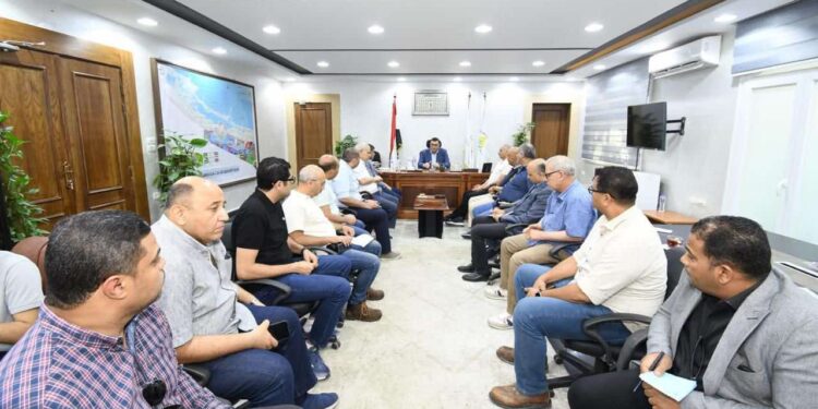 وزير الإسكان يعقد اجتماعا لمتابعة مشروعات مركز مارينا العلمين السياحي