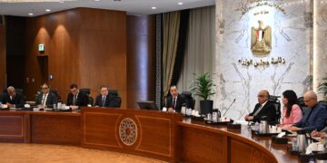 رئيس الوزراء يجتمع مع أعضاء اللجنة الاستشارية للتنمية العمرانية وتصدير العقار