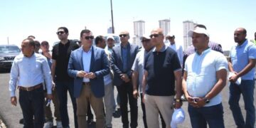 وزير الإسكان يتفقد كوبرى C19 والمدينة التراثية والمنطقة الشاطئية بمدينة العلمين الجديدة