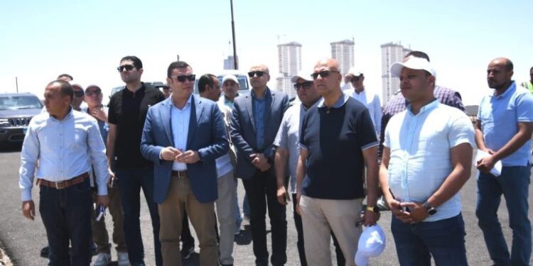 وزير الإسكان يتفقد كوبرى C19 والمدينة التراثية والمنطقة الشاطئية بمدينة العلمين الجديدة
