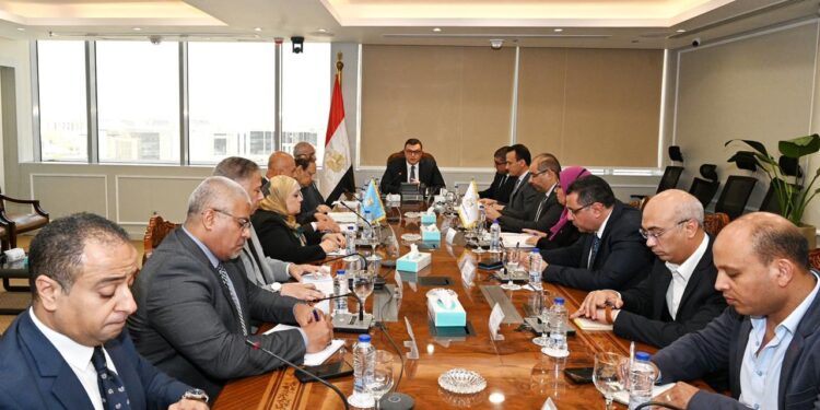 وزير الإسكان يعقد اجتماعاً تنسيقياً لمتابعة آلية عمل وحدتي تنظيم السوق العقارية وتصدير العقار