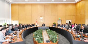 وزير الإسكان يتابع موقف مشروعات المرافق التي تقوم الوزارة بتنفيذها على مستوى الجمهورية وموقف توطين الصناعة