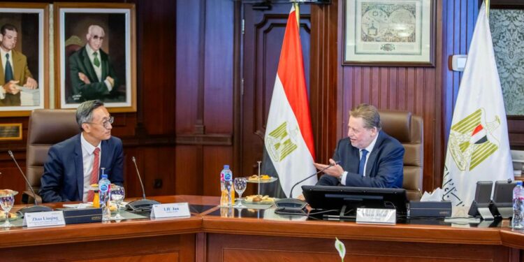 محافظ البنك المركزي يلتقي رئيس البنك الصناعي والتجاري الصيني لبحث التعاون المشتركمحافظ البنك المركزي يلتقي رئيس البنك الصناعي والتجاري الصيني لبحث التعاون المشترك