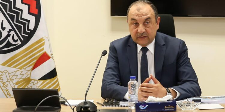 وزير قطاع الأعمال العام يجتمع برؤساء الشركات القابضة لمتابعة مشروعات التطوير والشراكة والاستثمار