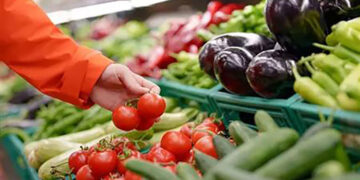 أسعار الخضار والفاكهة اليوم الجمعة