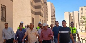 مسئولو “الإسكان” يتفقدون المشروعات الجاري تنفيذها بمدينة برج العرب الجديدة