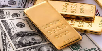 الذهب يتراجع محليًا وعالميًا تحت ضغط الدولار القوي وتشدد الفيدرالي