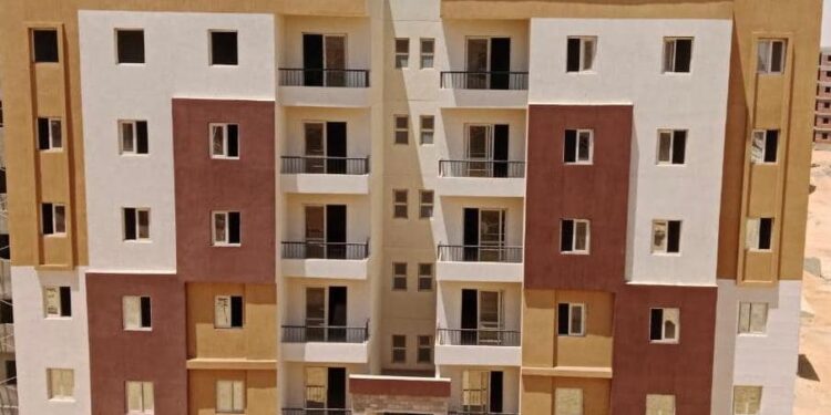 وزير الإسكان يتابع موقف مشروعات وحدات المبادرة الرئاسية “سكن لكل المصريين” بعددٍ من المدن الجديدة
