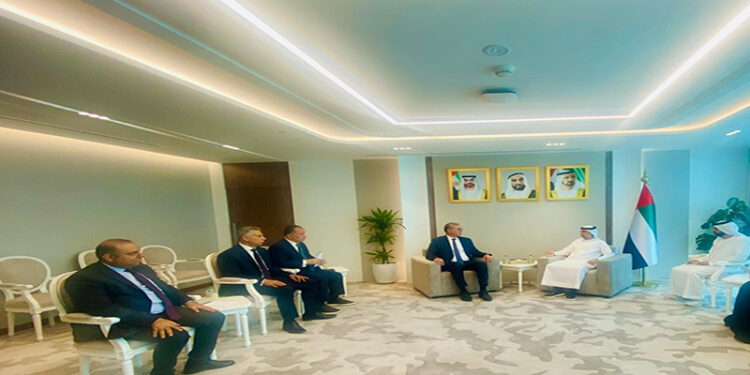 وزير البترول يعقد اجتماعًا مع وزير الطاقة والبنية التحية الإماراتي بإمارة ابوظبي