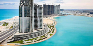 مدينة العلمين الجديدة تكتظ بالزوار وتحتضن فعاليات عالمية متنوعة