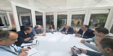 وزيرة التنمية تبحث مع رئيس ومؤسس شركة (إزري) العالمية مجالات التعاون المشترك