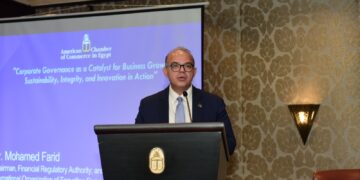 رئيس الرقابة المالية يشارك في جلسة نقاشية بعنوان “حوكمة الشركات كمحفز لنمو الأعمال”