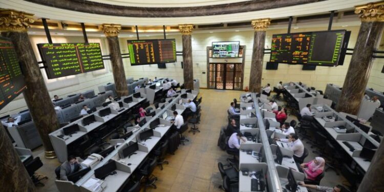 البورصة تخسر نحو 8 مليارات جنيه بمستهل التعاملات في ظل تباين المؤشرات