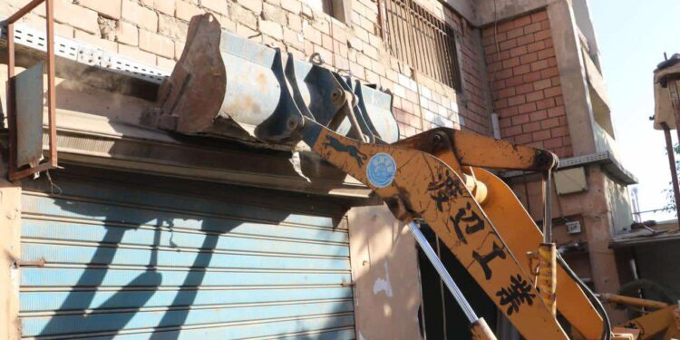 جهاز مدينة ٦ أكتوبر يسترد 6 وحدات سكنية لمخالفة النشاط بالحى السادس