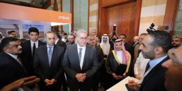 وزير البترول يكرم مجموعة من الوزراء وكبار المسئولين على دورهم كشركاء للعمل التكاملي مع وزارة البترول في النهوض بقطاع التعدين