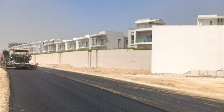 استكمال تطوير ورفع كفاءة محور الريفيرا الرابط بين عدة محاور بتوسعات مدينة الشيخ زايد