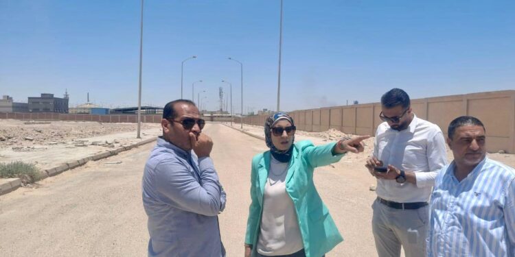 رئيسا جهاز السويس الجديدة والمناطق الحرة يناقشان تطوير المنطقة الحرة للاستثمار بعتاقة