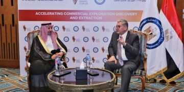 وزير البترول يعقد اجتماعًا مع نائب وزير الصناعة والثروة المعدنية لشؤون التعدين بالسعودية