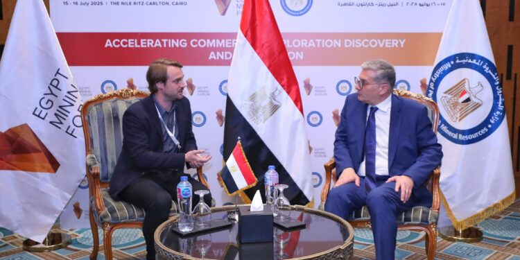 وزير البترول يلتقي مدير الاستكشاف بشركة باريك جولد العالمية في مصر والسعودية والشرق الأوسط وأفريقيا