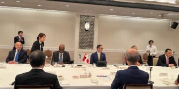 وزير الاستثمار يشارك باجتماع مائدة مستديرة بحضور عدد كبير من قادة الأعمال بدولة اليابان