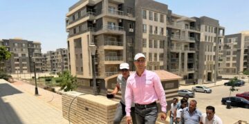 رئيس جهاز مدينة القاهرة الجديدة يتفقد مشروعات الإسكان وتطوير الطرق