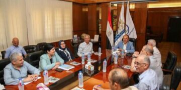 وزير قطاع الأعمال يتفقد المصانع وخطوط الإنتاج لمتابعة سير العمل وموقف المشروعات