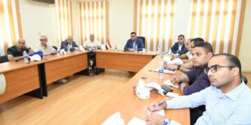 وزير الإسكان يصل “النوبارية الجديدة” ويعقد اجتماعًا لمتابعة سير العمل بمختلف القطاعات بالمدينة