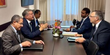 وزير البترول يلتقي رئيس مجلس الإدارة والرئيس التنفيذى لشركة توتال إنرجيز الفرنسية