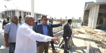 وزير الإسكان يتفقد المنطقة الاستثمارية ومشروع الأرينا بحدائق “تلال الفسطاط”