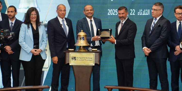 رئيس البورصة المصرية يشارك قيادات شركة “بنيان” فعالية “قرع الجرس” بمناسبة بدء التداول