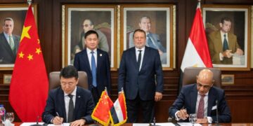 محافظ المركزي يستقبل نظيره الصيني ويشهدان توقيع 3 مذكرات للتعاون