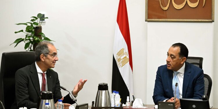 رئيس الوزراء يلتقى وزير الاتصالات وتكنولوجيا المعلومات لمتابعة عدد من ملفات عمل الوزارة