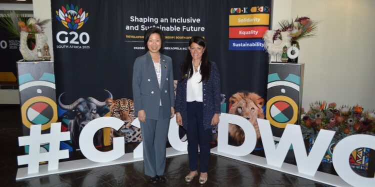 وزيرة التخطيط تعقد اجتماعات ثنائية مكثفة مع وفود الدول ورؤساء مؤسسات التمويل الدولية ومنظمات الأمم المتحدة