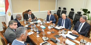 وزير الإسكان يعقد اجتماعًا لمتابعة موقف المشروعات الجاري تنفيذها ضمن مبادرة “حياة كريمة”