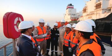 وزير البترول يجري زيارة تفقدية إلى مينائي سوميد وسونكر لمتابعة تدفيع الغاز من وحدات التغييز والإسالة