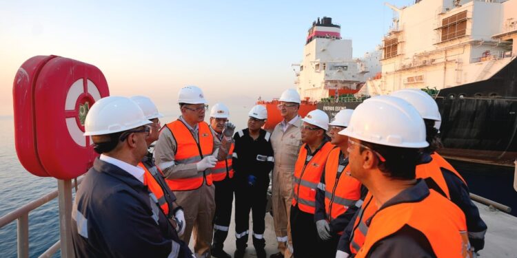 وزير البترول يجري زيارة تفقدية إلى مينائي سوميد وسونكر لمتابعة تدفيع الغاز من وحدات التغييز والإسالة