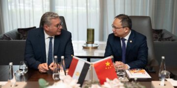 وزير البترول يعقد اجتماعًا مع رئيس مجلس الإدارة والرئيس التنفيذي لشركة “يونايتد إنرجي جروب”