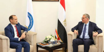 وزير البترول يلتقي النائب الأول لرئيس شركة أباتشي الأمريكية ورئيس شركة خالدة للبترول “شركة العمليات المشتركة بين قطاع البترول وأباتشي”