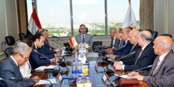 وزير التموين يجتمع مع قيادات الشركة القابضة والشركات التابعة لمتابعة توافر السلع وضبط الأسواق